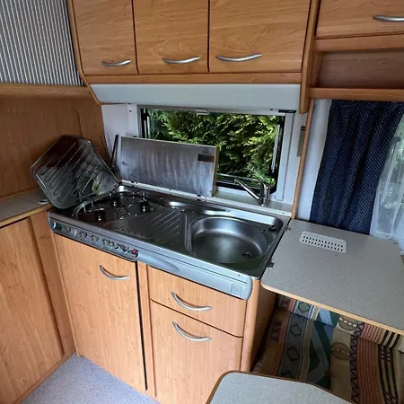 Vintage Przyczepa Justarniacamp キャンプ場 *