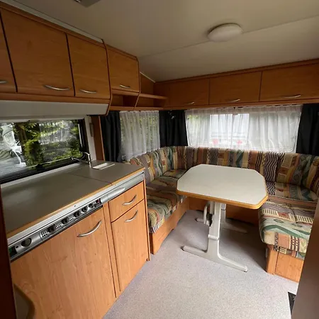 キャンプ場 Vintage Przyczepa Justarniacamp *